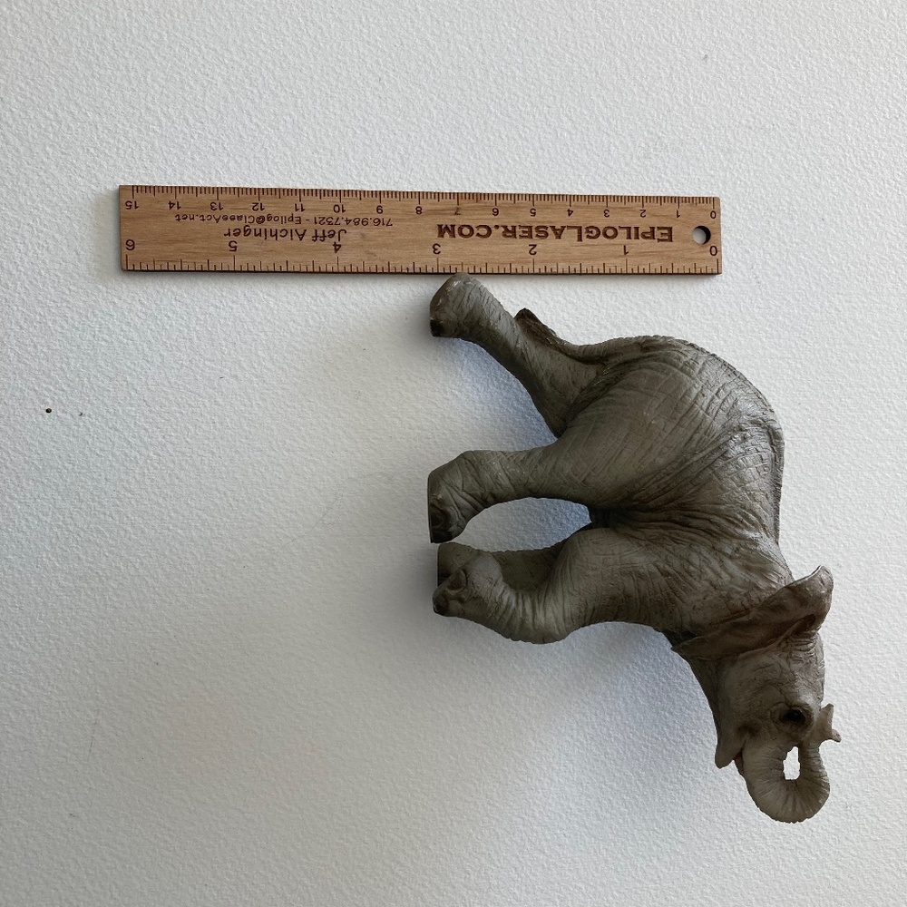 Elephant sculpture gray - Picture 2 of 13